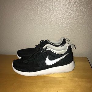 Black and White Nike Roches